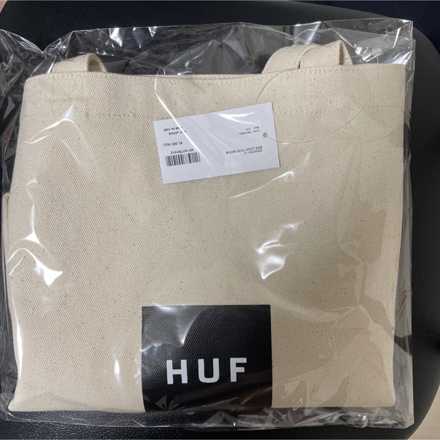 HUF(ハフ)のHUF トートーバック 新品‼️大容量で入ります‼️Mサイズ‼️️送料込み‼️ レディースのバッグ(トートバッグ)の商品写真