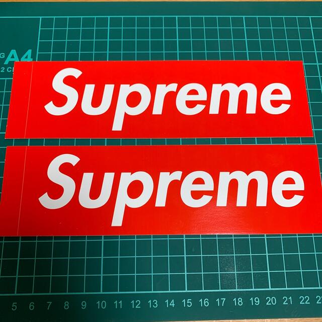Supreme(シュプリーム)の最安値 シュプリーム ボックスロゴ ステッカー2枚 メンズのファッション小物(その他)の商品写真