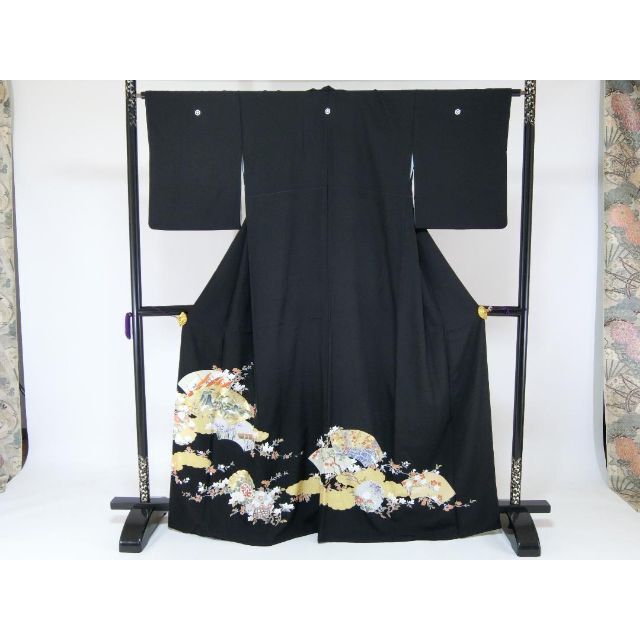 送料込】 AAお仕立て上がり正絹留袖 黒地に花、鶴模様 金糸金彩加工