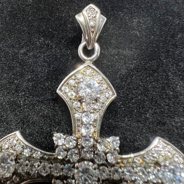 AVALANCHE(アヴァランチ)の特大　クロス　ジルコニア　ネックレス　ダイヤモンド メンズのアクセサリー(ネックレス)の商品写真
