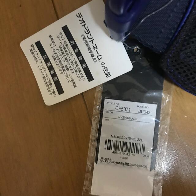 adidas(アディダス)のタグ付き　ショルダーバッグ　エナメルバッグ メンズのバッグ(ショルダーバッグ)の商品写真