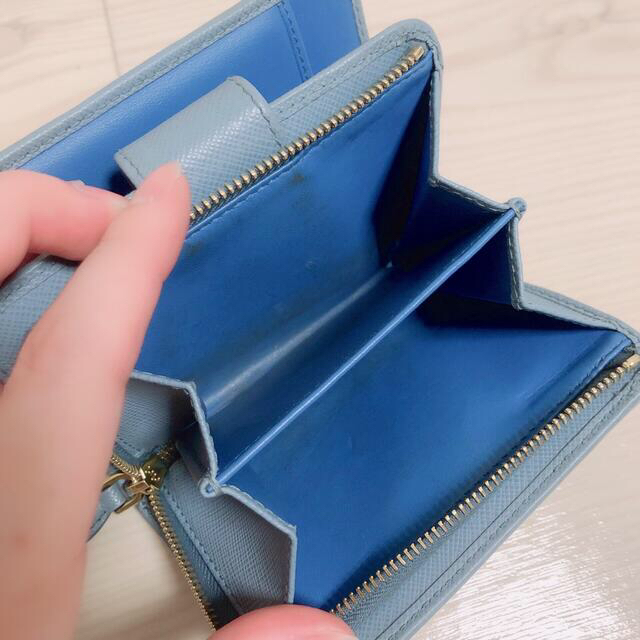 極美品✨プラダ 三つ折り 財布 リボン ロゴ  金具 サフィアーノレザー 水色