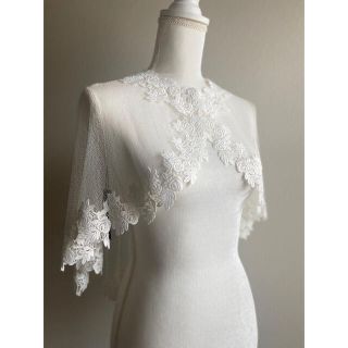 タダシショウジ(TADASHI SHOJI)のTadashishoji 新品花柄レースミニケープ　アイボリー　M L(ボレロ)