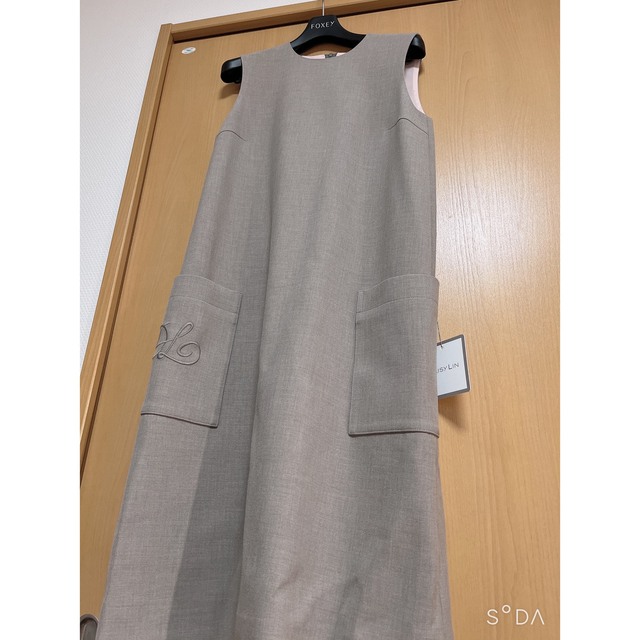 税込?送料無料】 FOXEY - 38 Beige) (Daisy DRESS TANK 〔新品未使用