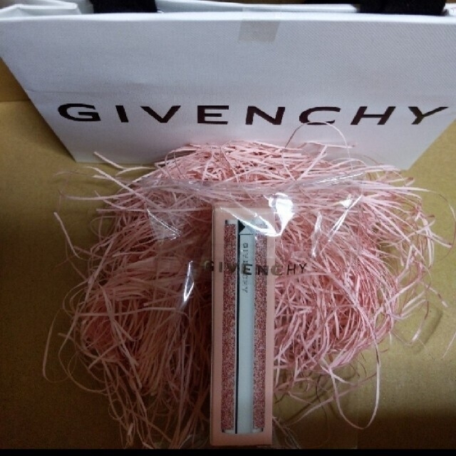 GIVENCHY(ジバンシィ)のジバンシィ ローズパーフェクト リップバーム 520 コスメ/美容のベースメイク/化粧品(口紅)の商品写真