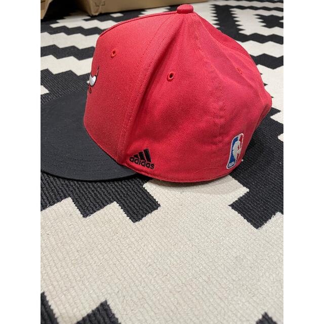 adidas(アディダス)のadidas アディダス　CHICAGO Bulls キャップ　スナップバック メンズの帽子(キャップ)の商品写真