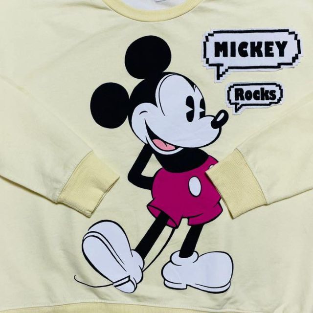 Disney(ディズニー)のディズニー　トレーナー　スウェット ミッキー　イエロー　ビッグプリント　L メンズのトップス(Tシャツ/カットソー(七分/長袖))の商品写真