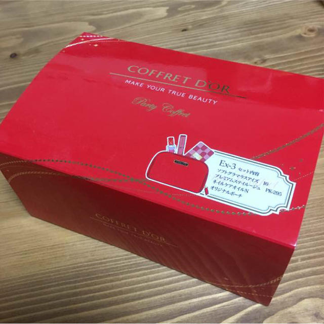 COFFRET D'OR(コフレドール)のKaneboクリスマスコフレ2015 コスメ/美容のキット/セット(コフレ/メイクアップセット)の商品写真