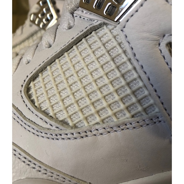 NIKE(ナイキ)のNIKE AIR JORDAN 4 RETRO PURE MONEY 2017 メンズの靴/シューズ(スニーカー)の商品写真