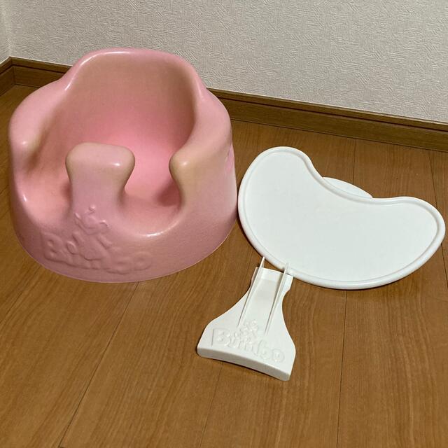 Bumbo(バンボ)のピンクのバンボ☆テーブル付き キッズ/ベビー/マタニティの寝具/家具(その他)の商品写真