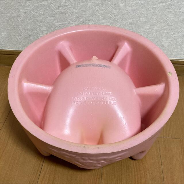 Bumbo(バンボ)のピンクのバンボ☆テーブル付き キッズ/ベビー/マタニティの寝具/家具(その他)の商品写真