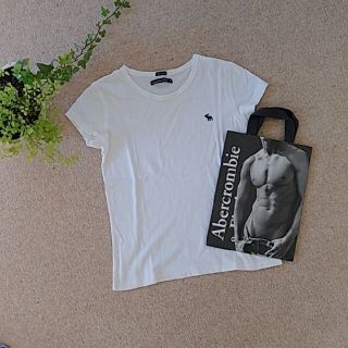 アバクロンビーアンドフィッチ(Abercrombie&Fitch)のアバクロ　Tシャツ　S　M　半袖　カットソー(Tシャツ(半袖/袖なし))