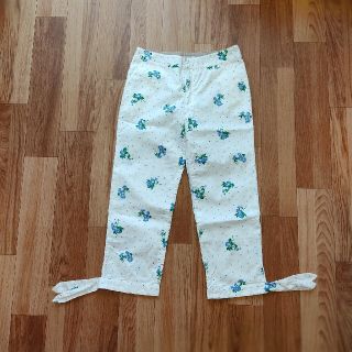 フェリシモ(FELISSIMO)の*フェリシモ*クロップドパンツ　ブルードット&フラワー柄 64cm(クロップドパンツ)