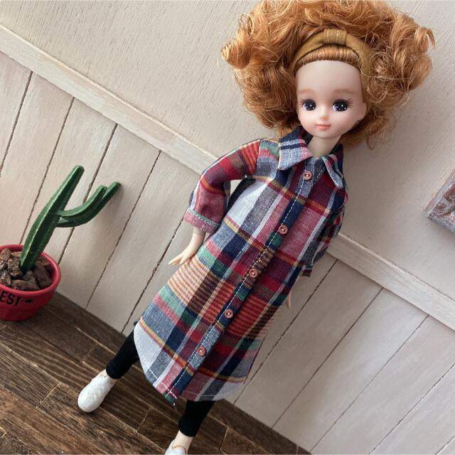 リカちゃん　洋服　シャツマキシワンピース   マルチカラー　ハンドメイド ハンドメイドのぬいぐるみ/人形(人形)の商品写真