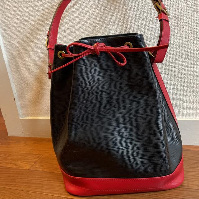 新品入荷 LOUIS ルイヴィトン ショルダーバッグ エピ ノエ - VUITTON