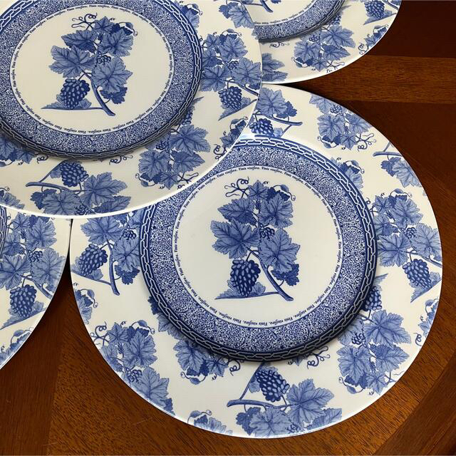 WEDGWOOD(ウェッジウッド)の【未使用美品】ウェッジウッド★ビンテージブルー★ディナー皿　4枚 インテリア/住まい/日用品のキッチン/食器(食器)の商品写真