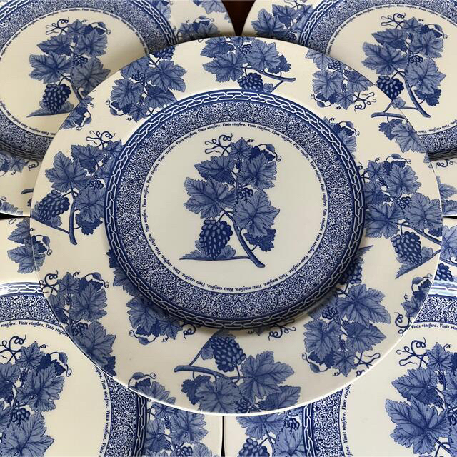 WEDGWOOD(ウェッジウッド)の【未使用美品】ウェッジウッド★ビンテージブルー★ディナー皿　4枚 インテリア/住まい/日用品のキッチン/食器(食器)の商品写真