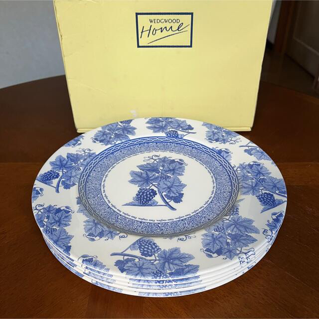 WEDGWOOD(ウェッジウッド)の【未使用美品】ウェッジウッド★ビンテージブルー★ディナー皿　4枚 インテリア/住まい/日用品のキッチン/食器(食器)の商品写真