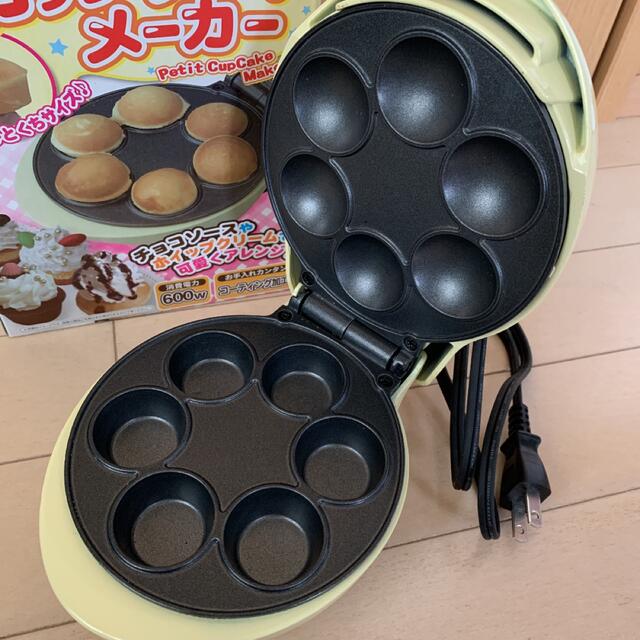 カップケーキメーカー インテリア/住まい/日用品のキッチン/食器(調理道具/製菓道具)の商品写真