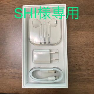 アイフォーン(iPhone)のiPhone se（第一世代）アクセサリー　純正(バッテリー/充電器)