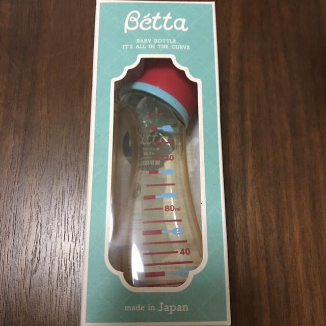 VETTA(ベッタ)の【新品未使用】ハートピン付き　betta 哺乳瓶 キッズ/ベビー/マタニティの授乳/お食事用品(哺乳ビン)の商品写真