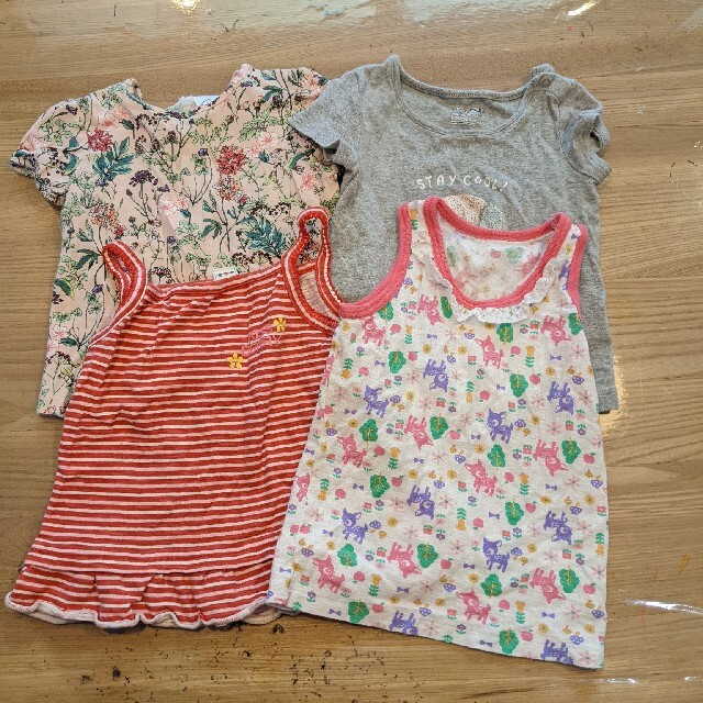 90サイズ　Tシャツ　カットソー キッズ/ベビー/マタニティのキッズ服女の子用(90cm~)(Tシャツ/カットソー)の商品写真