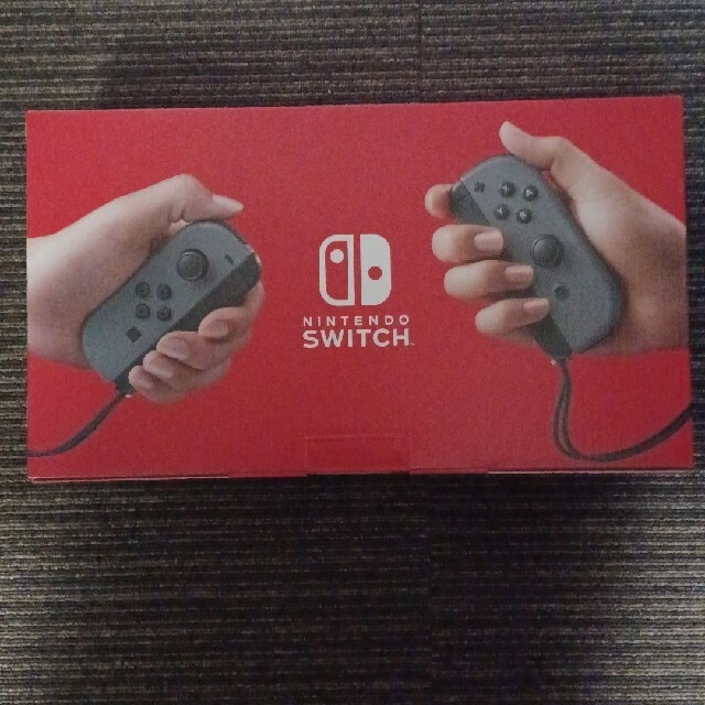 Nintendo Switch(ニンテンドースイッチ)の☆【新品・未開封】Nintendo Switch グレー本体+オマケ付き☆ エンタメ/ホビーのゲームソフト/ゲーム機本体(家庭用ゲーム機本体)の商品写真