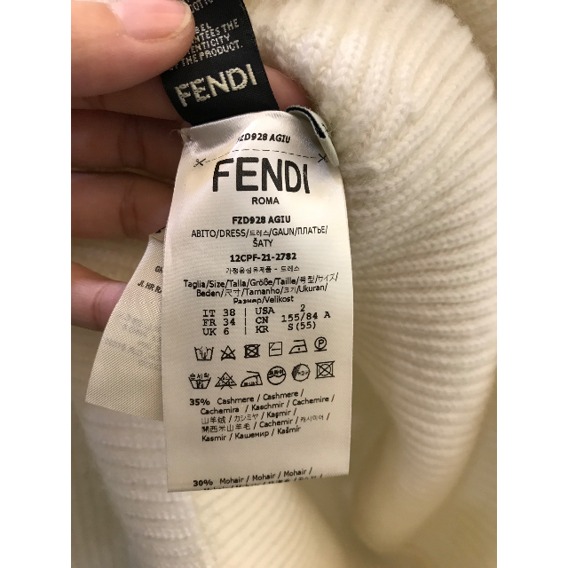 FENDI - 【FENDI】カシミヤニットワンピース *ホワイトの通販 by uni's shop｜フェンディならラクマ