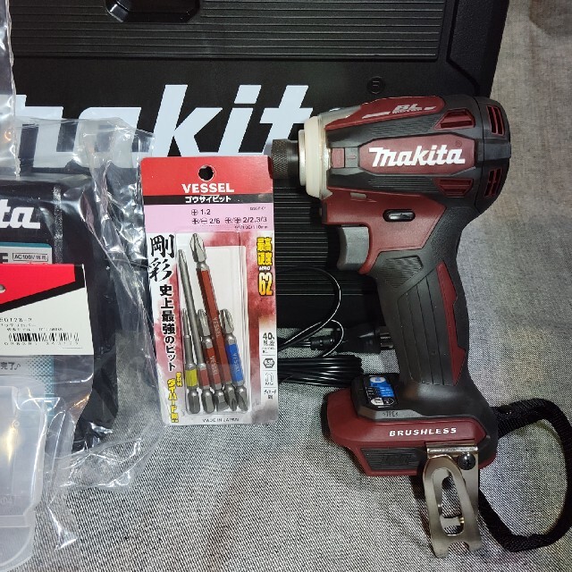 Makita - 最新型☆マキタ純正 インパクトドライバー18v モデルTD172DGX