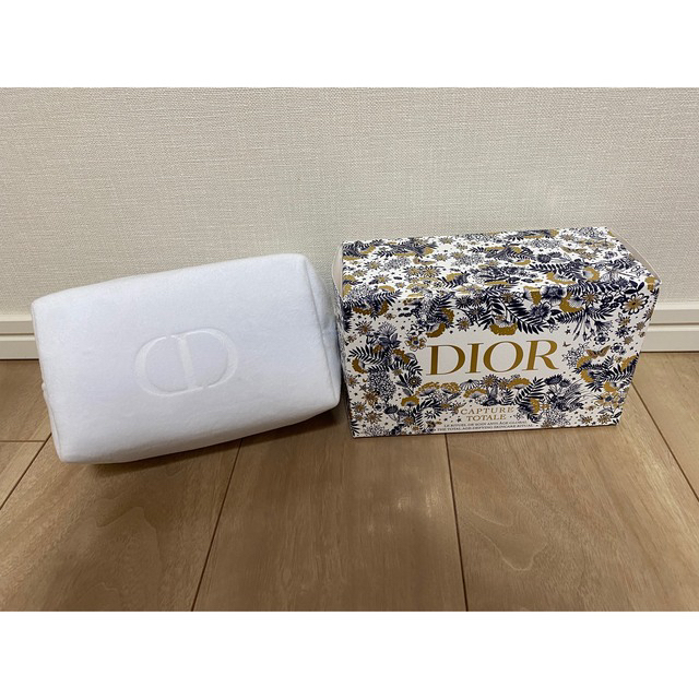Dior(ディオール)の◇新品未使用品◇ディオール ポーチ ノベルティ お箱付き レディースのファッション小物(ポーチ)の商品写真