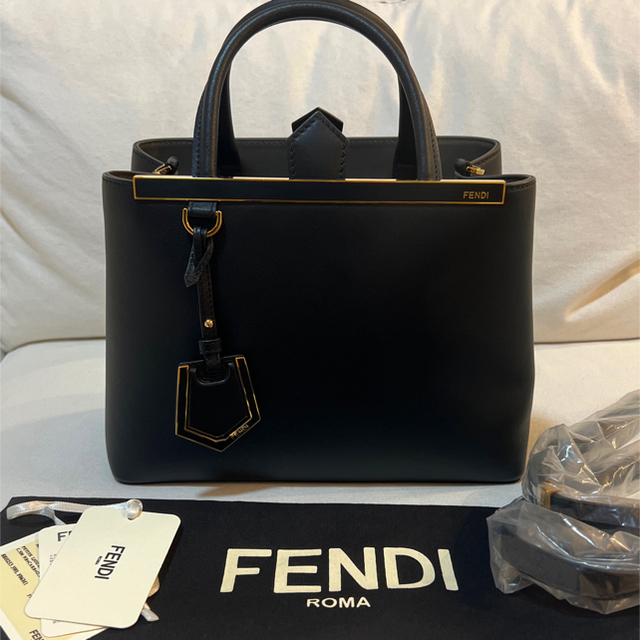 フェンディ　プチ　トゥージュール　fendi ショルダーバック　ミニ卒業式