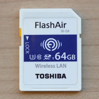 トウシバ(東芝)の東芝製 FlashAir W-04 64GB TOSHIBA 無線LAN SD(その他)