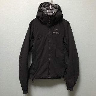 アークテリクス(ARC'TERYX)のアークテリクス　アトムLTフーディ　レディースS ブラック　マウンテンパーカー(ナイロンジャケット)