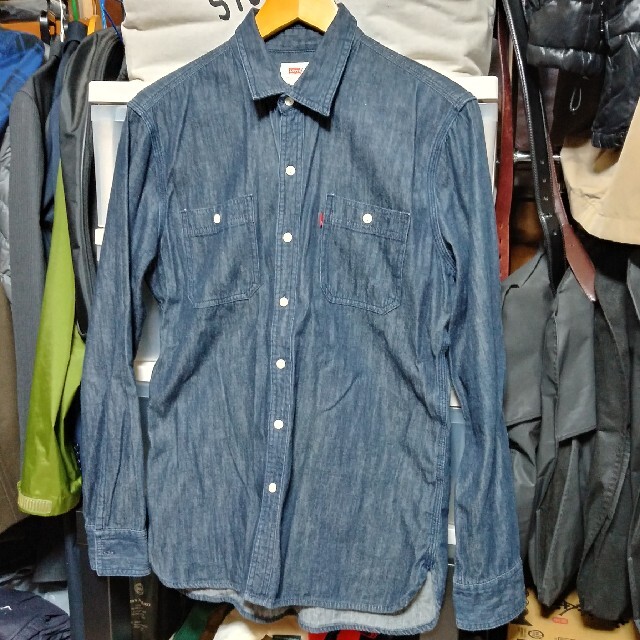 Levi's(リーバイス)の【3/6再値下げ！】リーバイス　デニムシャツ　長袖　メンズ　Mサイズ メンズのトップス(シャツ)の商品写真