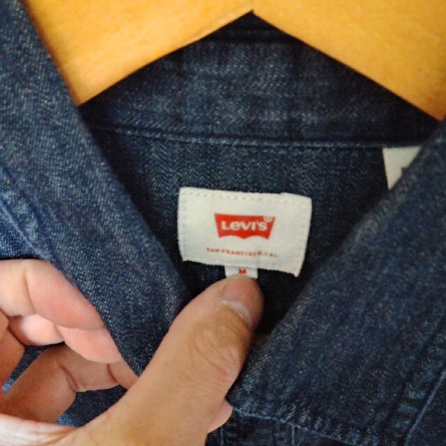 Levi's(リーバイス)の【3/6再値下げ！】リーバイス　デニムシャツ　長袖　メンズ　Mサイズ メンズのトップス(シャツ)の商品写真