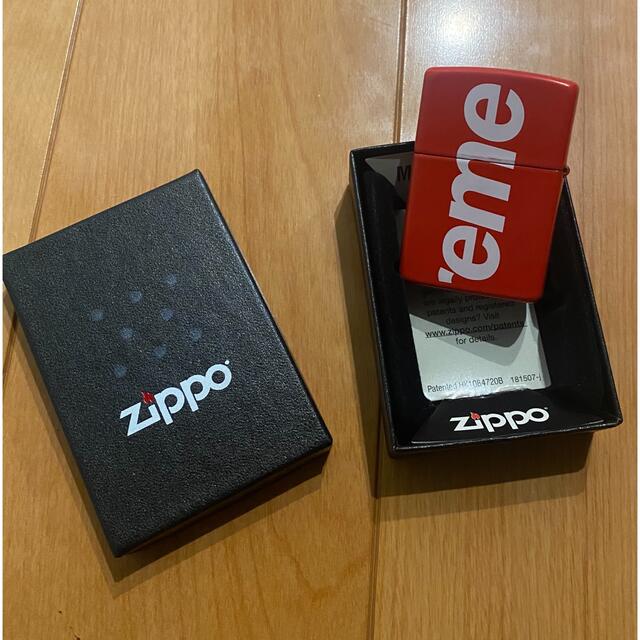Supreme(シュプリーム)の最終出品！Supreme ZIPPO Logo Zippo Red メンズのファッション小物(タバコグッズ)の商品写真
