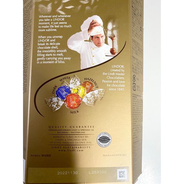 コストコ(コストコ)のコストコ　リンツリンドール チョコレート　ゴールド24個&シルバーアソート24個 食品/飲料/酒の食品(菓子/デザート)の商品写真