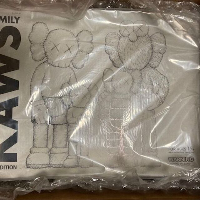 MEDICOM TOY(メディコムトイ)のKAWS FAMILY GREY/PINK/FLUORO PINK エンタメ/ホビーのフィギュア(その他)の商品写真