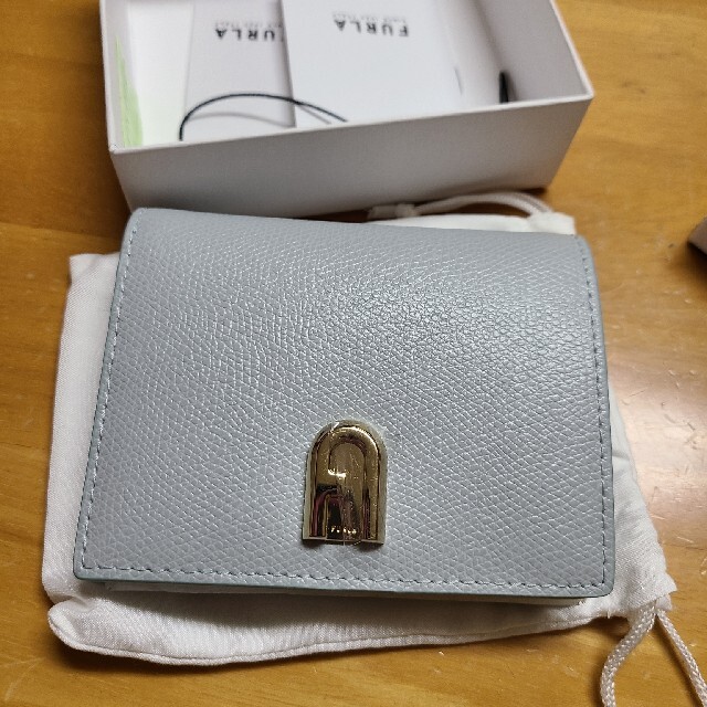 【美品】 ほぼ未使用 FURLA フルラ メトロポリス 二つ折り財布 箱付 金具