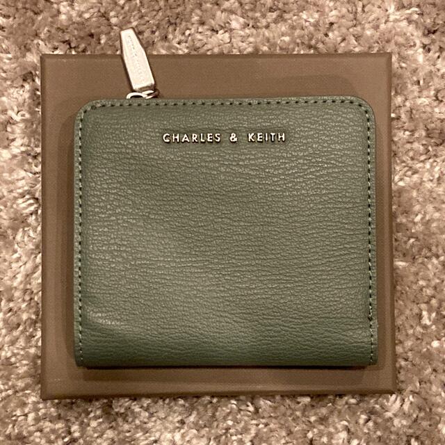 Charles and Keith(チャールズアンドキース)の【トマトゥ〜様専用】CHARLES & KEITH 二つ折り財布 レディースのファッション小物(財布)の商品写真