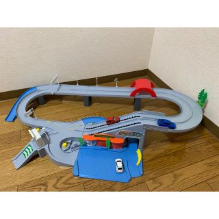 タカラトミー(Takara Tomy)のトミカ　高速道路にぎやかドライブ＋ミニカー3台(電車のおもちゃ/車)