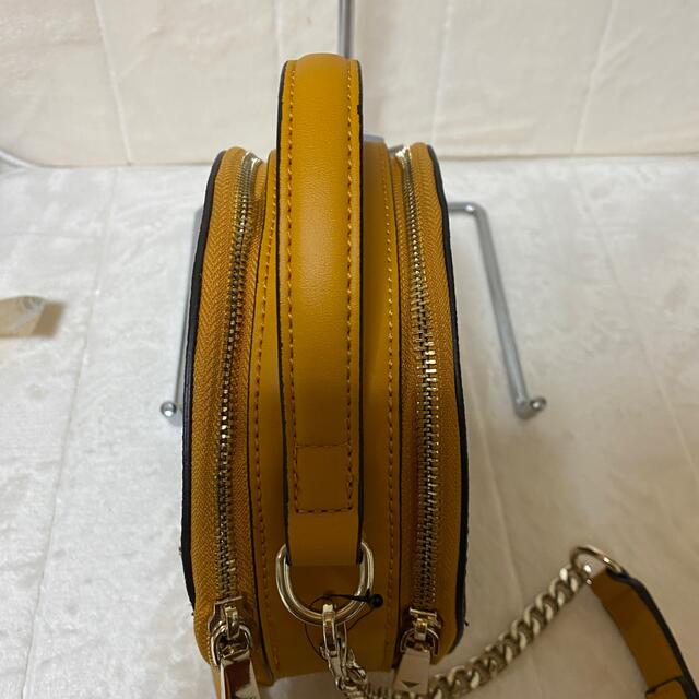 GUESS(ゲス)のGUESS ROUND ゲスラウンドショルダーバッグ レディースのバッグ(ショルダーバッグ)の商品写真