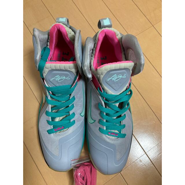 NIKE(ナイキ)のNike Lebron 9 south beach メンズの靴/シューズ(スニーカー)の商品写真