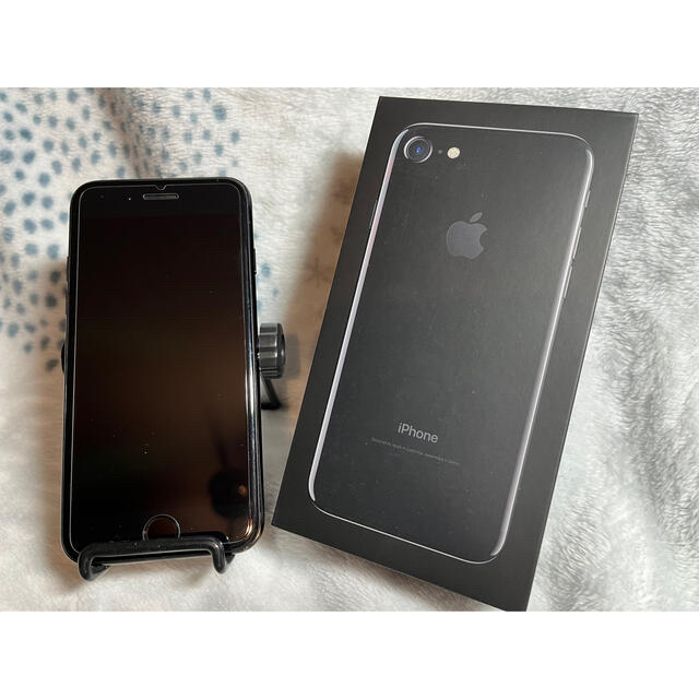 Apple(アップル)の【値下げ】iPhone7 ジェットブラック 128GB スマホ/家電/カメラのスマートフォン/携帯電話(スマートフォン本体)の商品写真