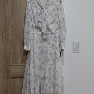 JUSGLITTY - 【新品未使用】JUSGLITTY ボウタイプリーツワンピースの