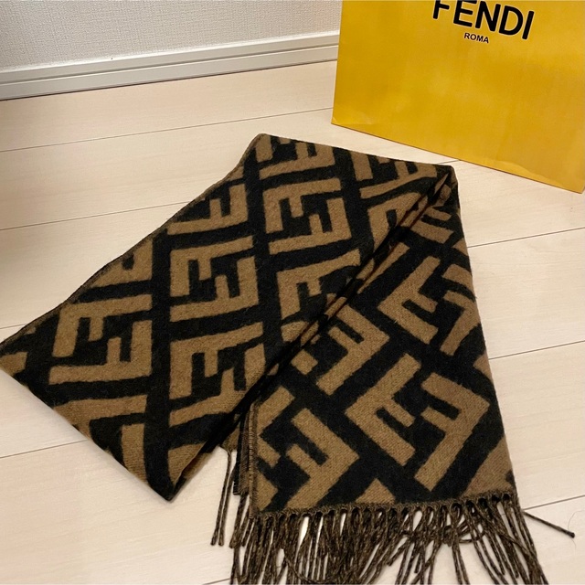 最新入荷】 FENDI 【美品】フェンディ マフラー ズッカ - マフラー ...