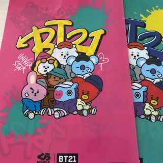 ビーティーイシビル(BT21)のくら寿司　 bt21のクリアファイル２枚セット　缶バッジ付き(クリアファイル)