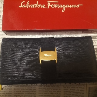 サルヴァトーレフェラガモ(Salvatore Ferragamo)のサルヴァトーレ　フェラガモ　ヴァラ　長財布　ネイビー(財布)