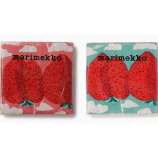 マリメッコ(marimekko)のmarimekko マリメッコ　イチゴ柄ペーパーナプキン　2種類(各2枚)(その他)