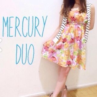 マーキュリーデュオ(MERCURYDUO)の大花プリント♡ブラウジングベアワンピ(ひざ丈スカート)